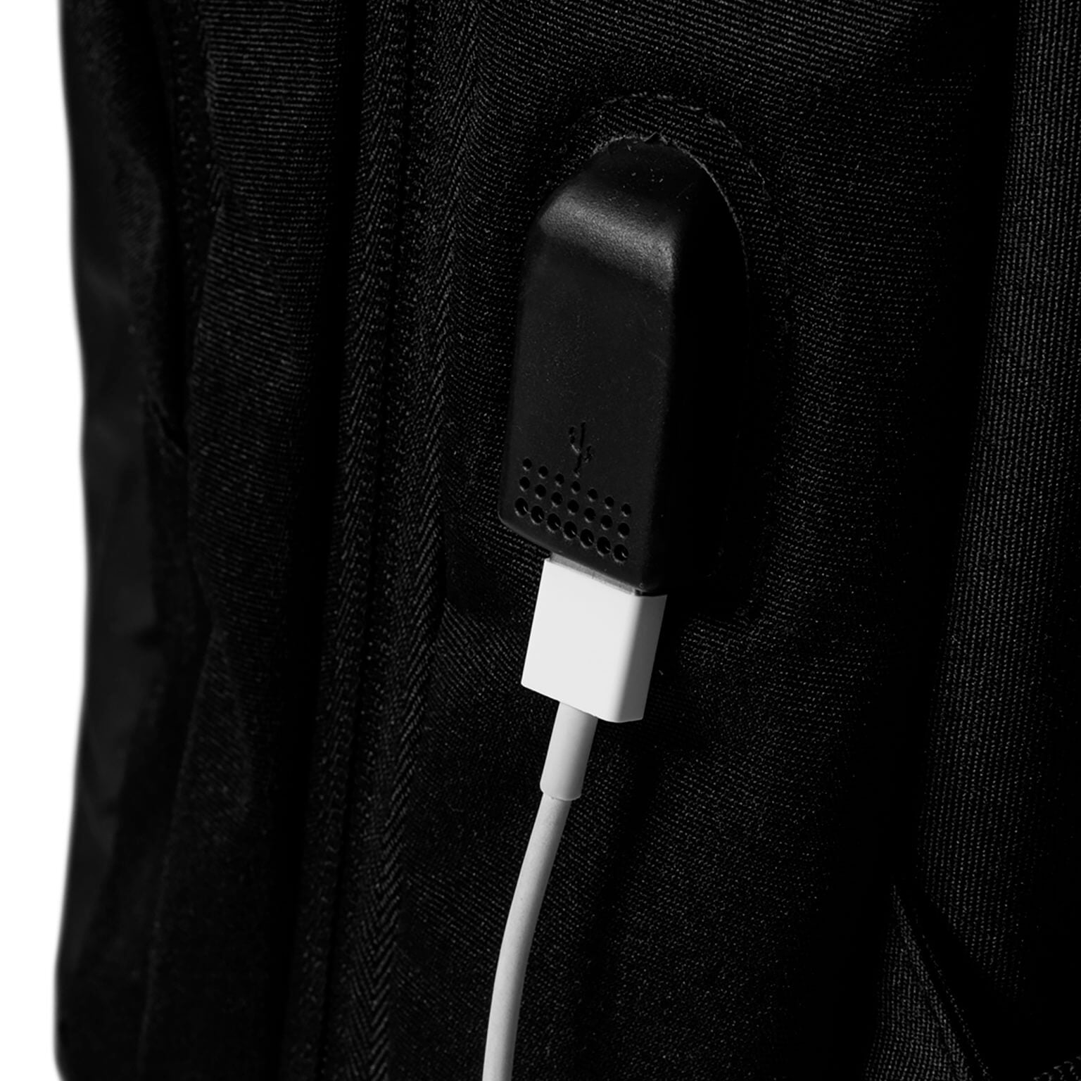 plecak z portem USB