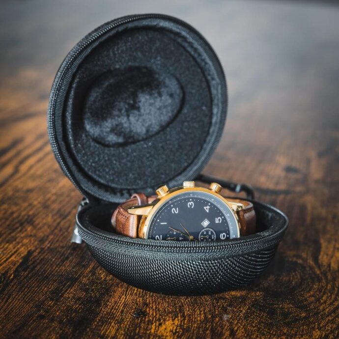 eleganckie czarne etui na zegarek