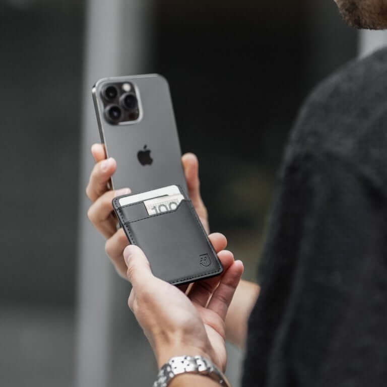 magnetyczny portfel na kary do iPhone w kolorze czarnym