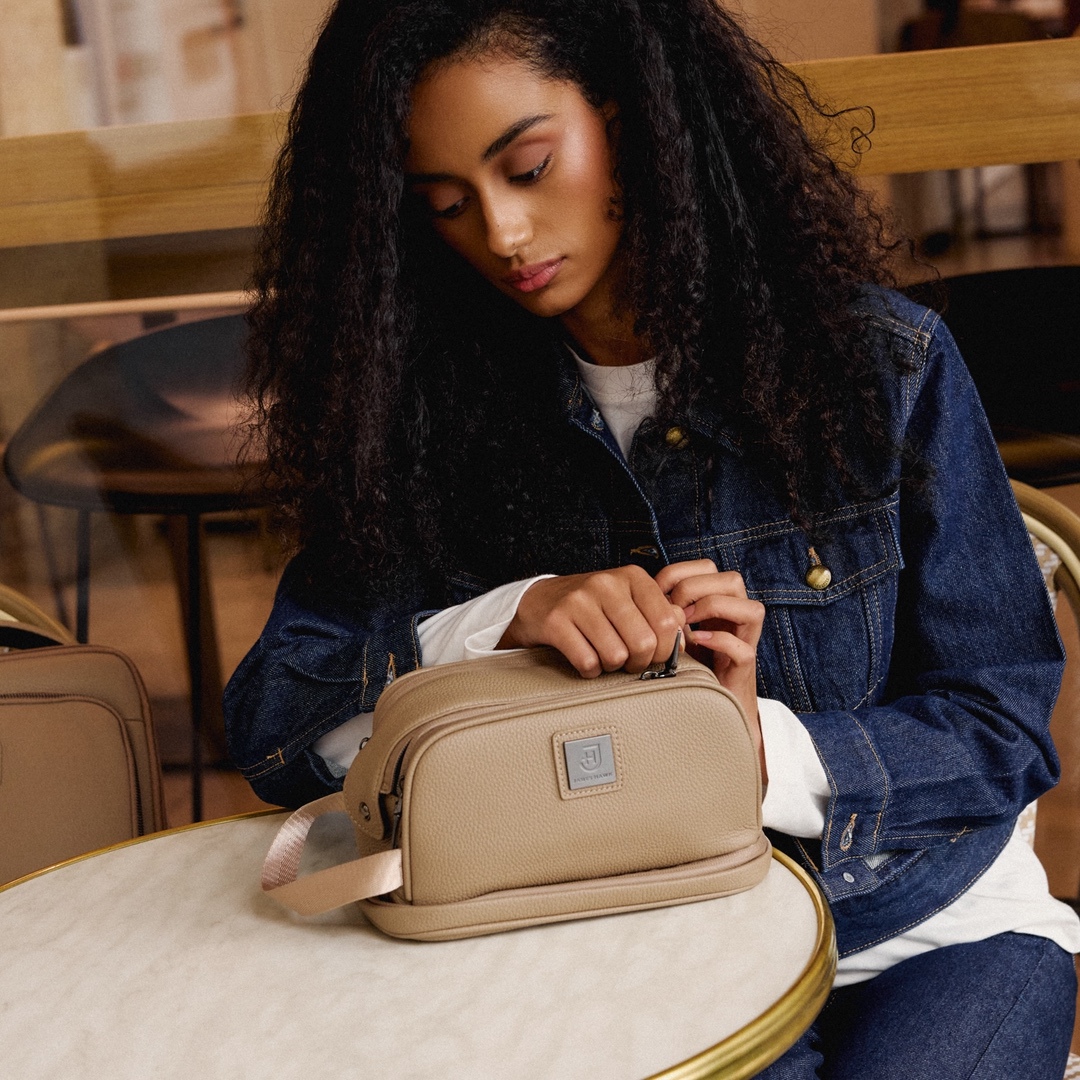 Toiletry KIt greige