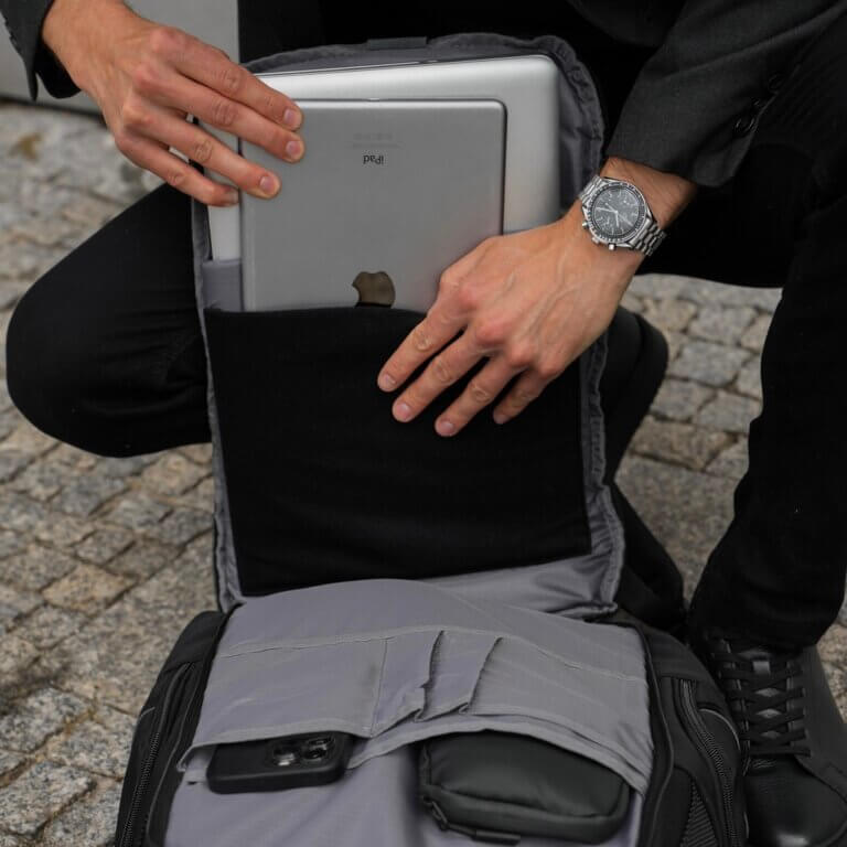 kieszonka na laptopa i tablet