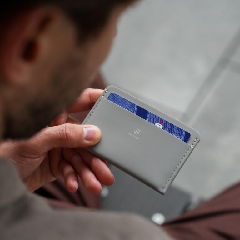 mono wallet grey